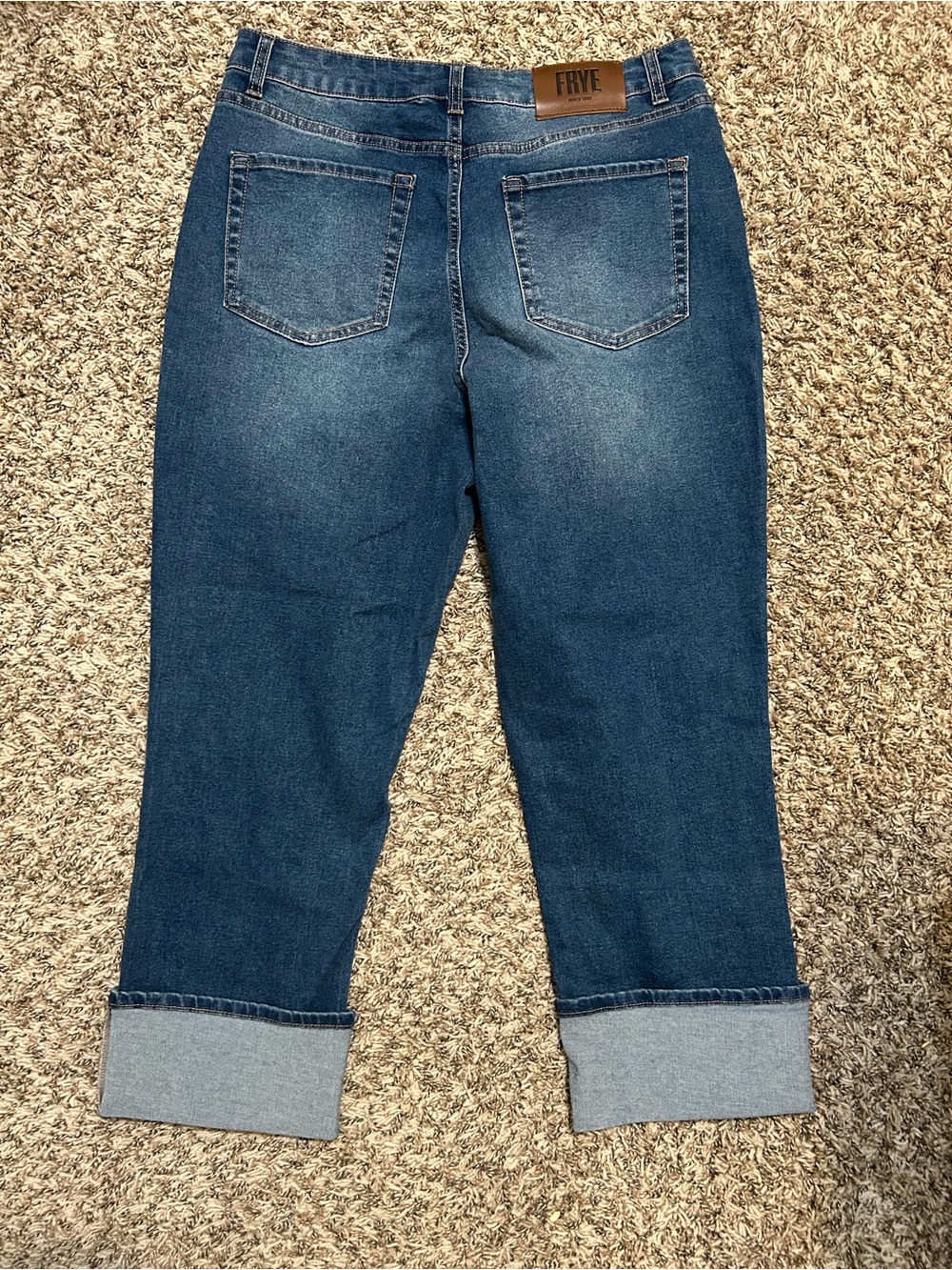 FRYE Women's Medium High Rise Blue Cuffed Crop Jeans
Size 10/30